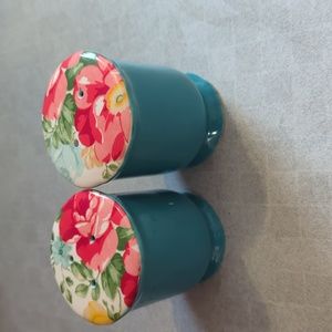 Pioneer Woman Salt And Pepper Shaker Set